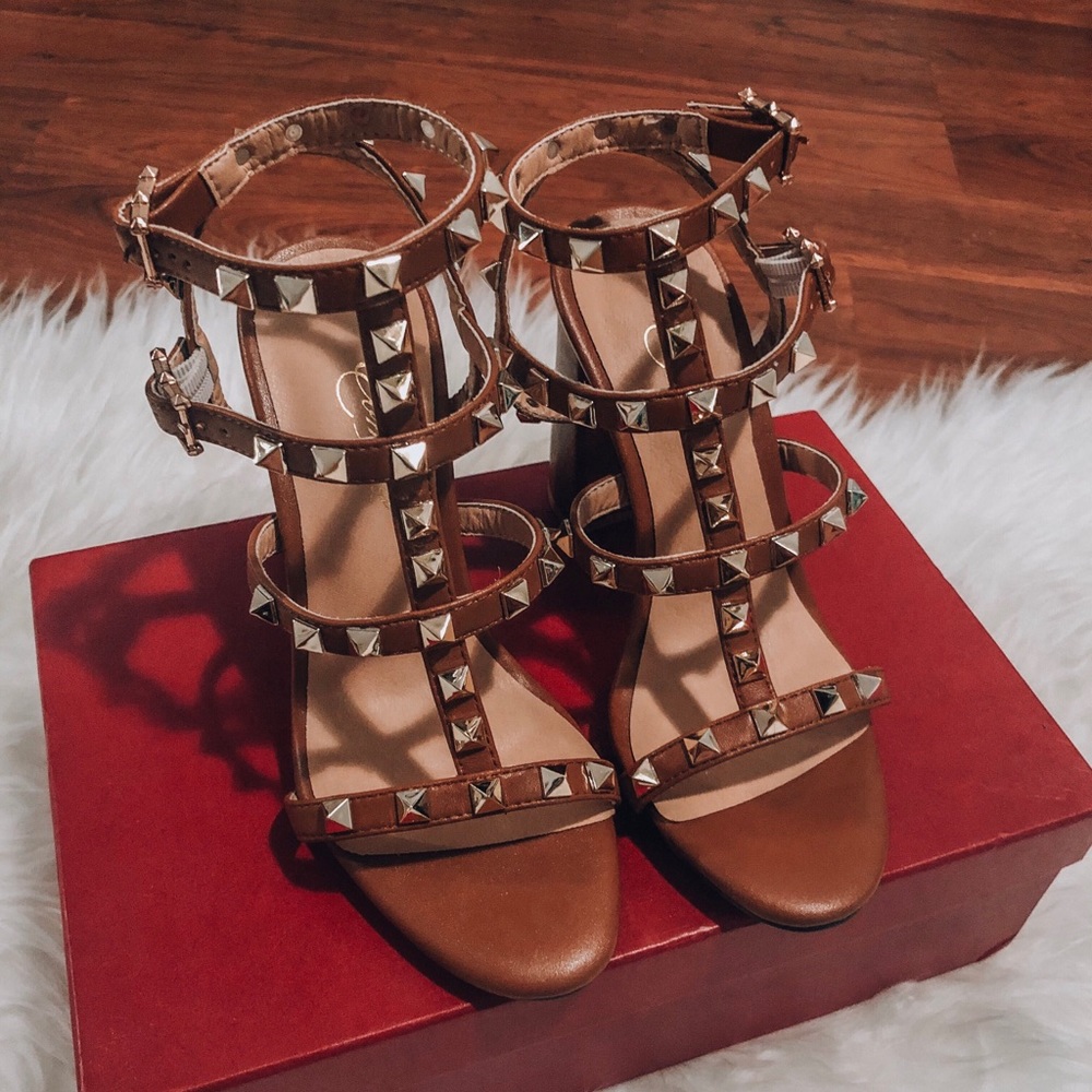 BRAND NEW Brown Block Heel Gold Studded Sandals ✨
